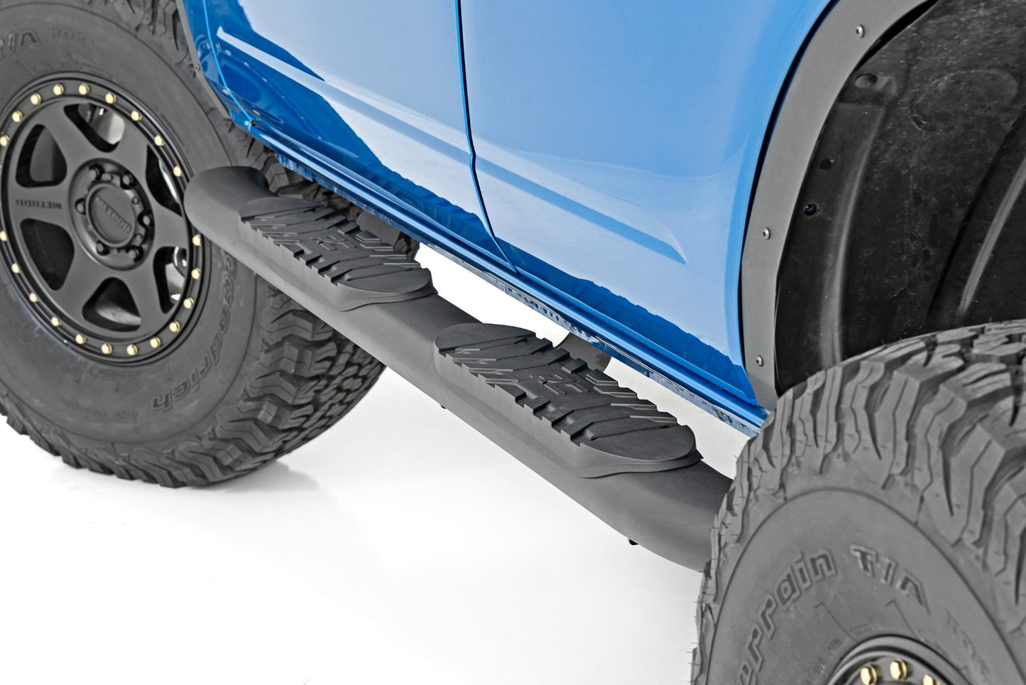 Black Oval Nerf Steps – 4 Door 21-24 Bronco
