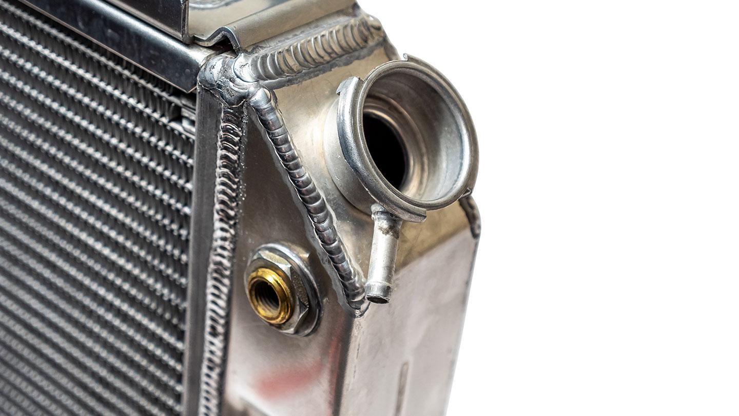 Tri-Flo 4-core Aluminum Early Bronco Radiator - SBF V8