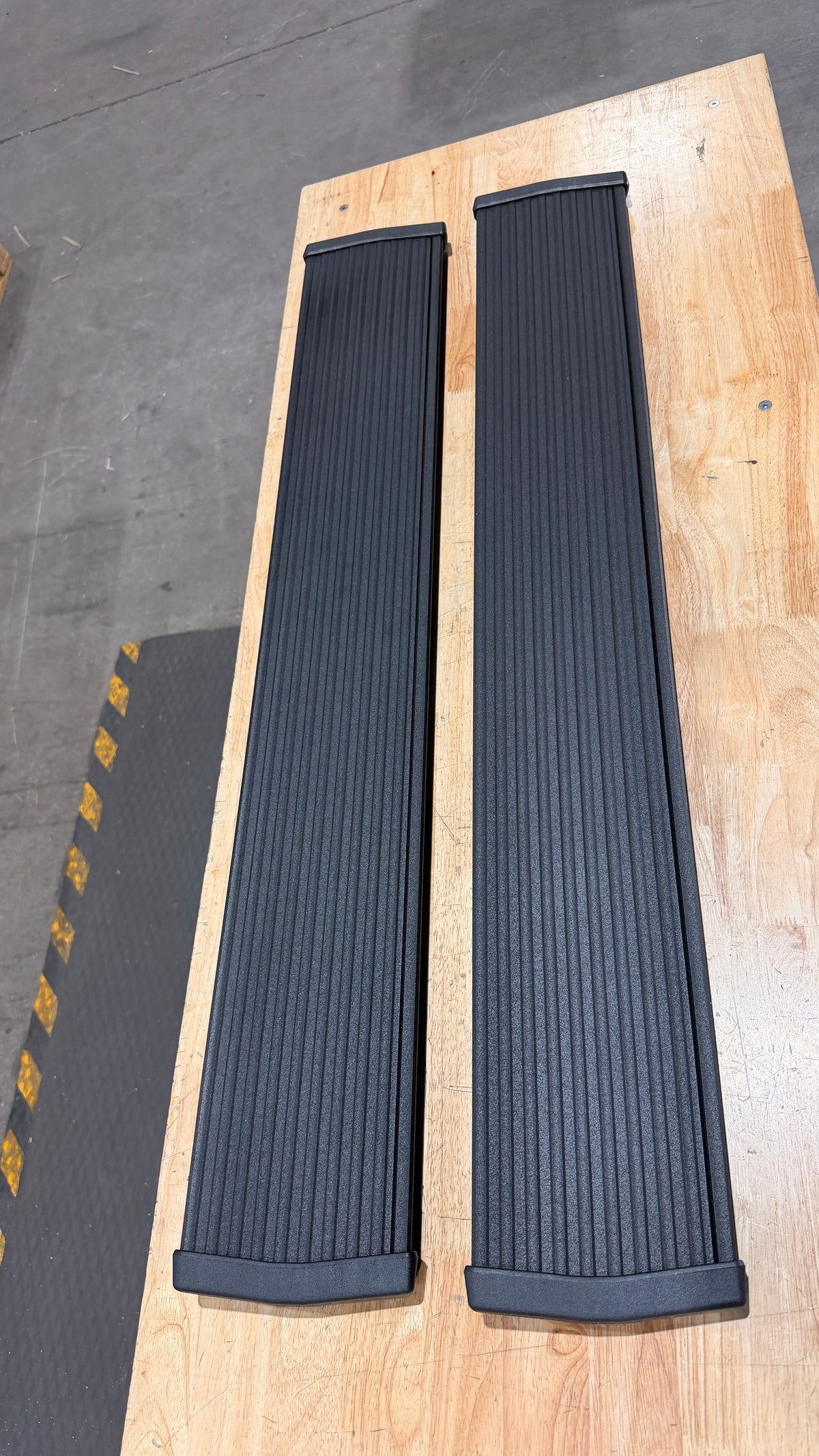 AMP Research PowerStep Kit, BLEM AA