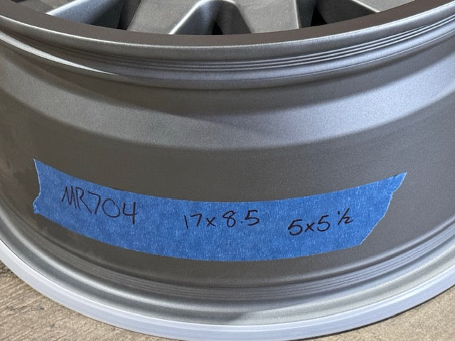 METHOD MR704 Bead Grip, 17x8.5, 5x5.5 - Titanium OPEN BOX AA