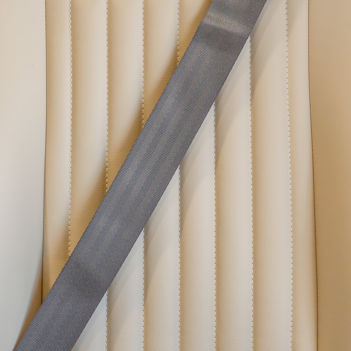 Smoke Lap Seat Belt with Mounting Bolts